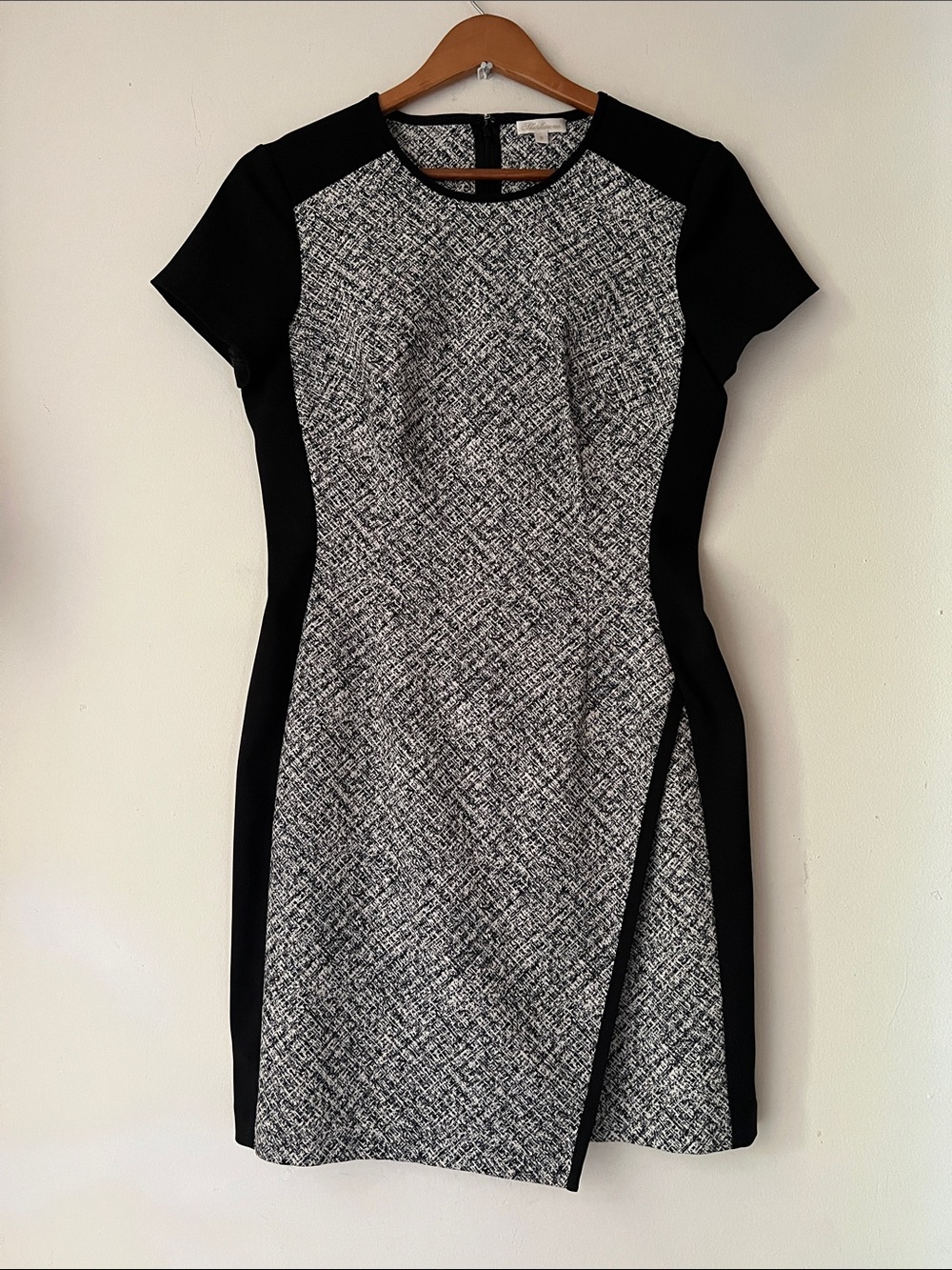 Shoshanna Black and Gray Tweed-like Front Sheath Envelope Hem Mini Dress Sz 8